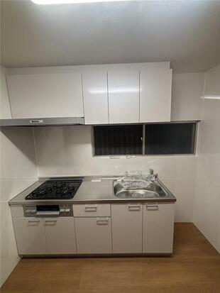 調理空間が一新！機能的なシステムキッチンへ。〈キッチン〉