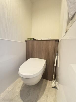 空間をすっきり極める「フロートトイレ」にリフォーム〈トイレ〉