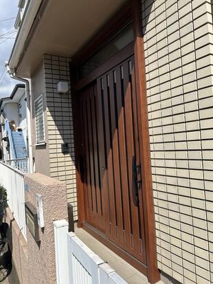 「カバー工法」の玄関リフォームで引戸の隙間風も断熱〈玄関ドア〉