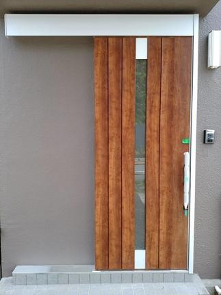 荷物を持っていても、出入りがしやすいスライド式の玄関です