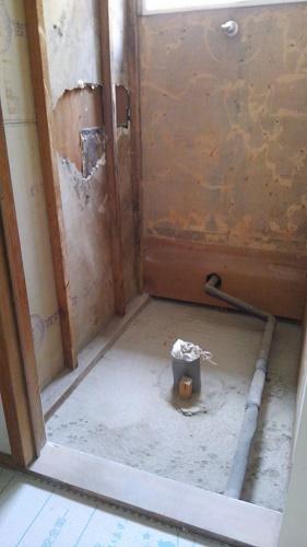 和式から洋式に改装中