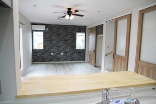 家族みんなの様子を見ながらお料理できますね。