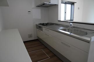 食事の支度をしながら