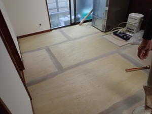 既存の床を剥がさずに