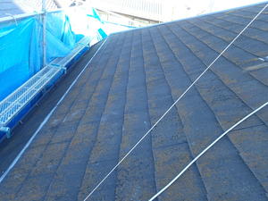 屋根と外壁の高圧洗浄をして塗装前にキレイに洗います