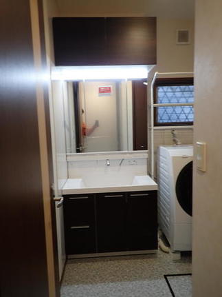 ミラーキャビネットは