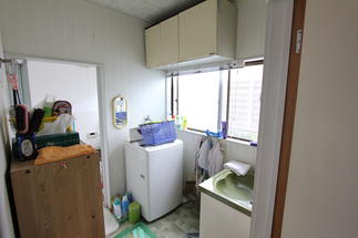 洗面化粧室before