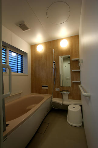 広々バスルーム。