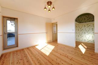 難しい二階部分の増築ですが、増築した広さを支える十分な耐震補強を施しました。