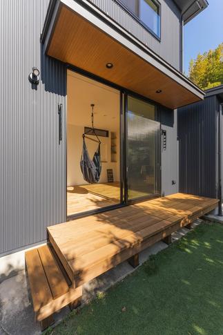 リビングからつながるガーデンスペース