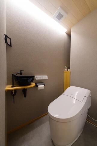 タンクレストイレですっきりとしたスペースに