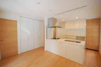 お母さまご夫婦の明るいLDK