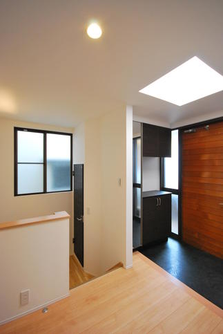 すっきり明るい玄関ホール