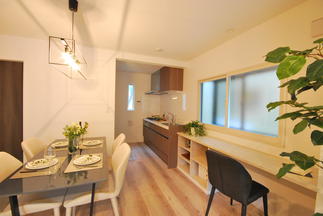 多目的に使用できる機能的ダイニング