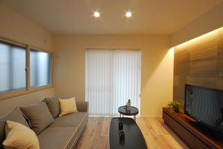 照明で空間演出を楽しめるリビング