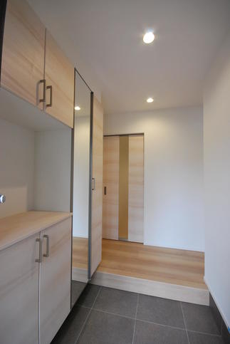 明るくなり収納力もUPした玄関