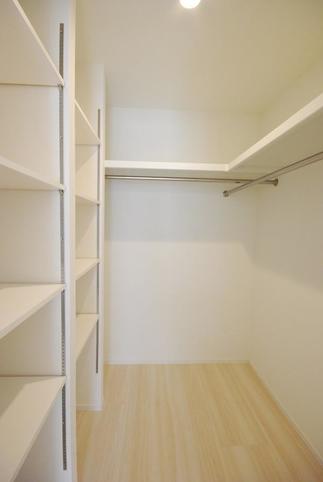 たっぷり収納できるWIC