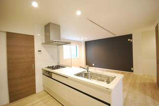 キッチンから見渡せるLDK