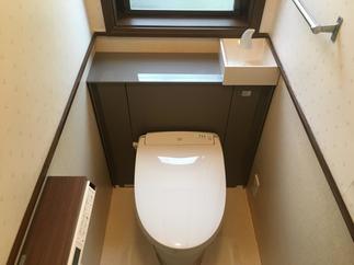 キャビネット付のリフォームトイレ『リフォレ』です。