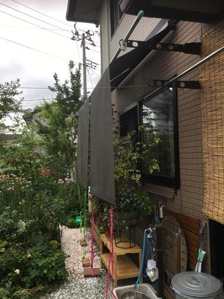 物干し竿で屋根をつけて