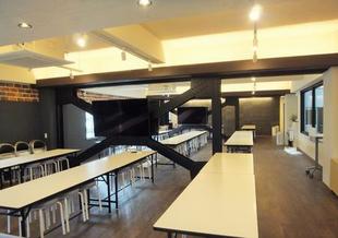 落ち着いた空間の社員食堂