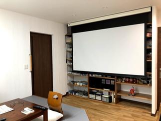 大迫力の大型スクリーン