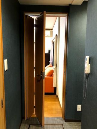 入り口の扉を折戸へ