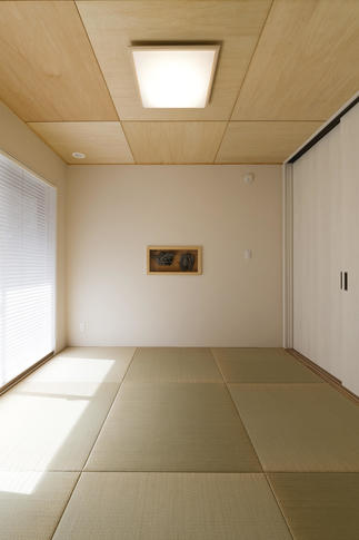 以前の屋根にあった鬼瓦も和室へ設置し、住まいへの想いも大切に。