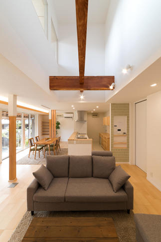 明るく開放的なリビング