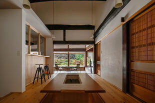 時を重ね暮らす、動物と四季に寄り添う家