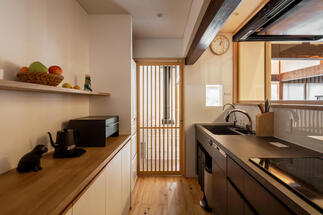 回遊動線を意識したキッチン