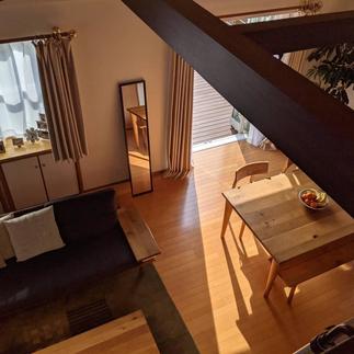 ロフトからリビングを見下ろすと