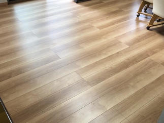 aftre　キャスター付きの椅子でも床に傷が付きにくいです！