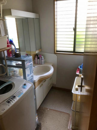 洗面脱衣室　before