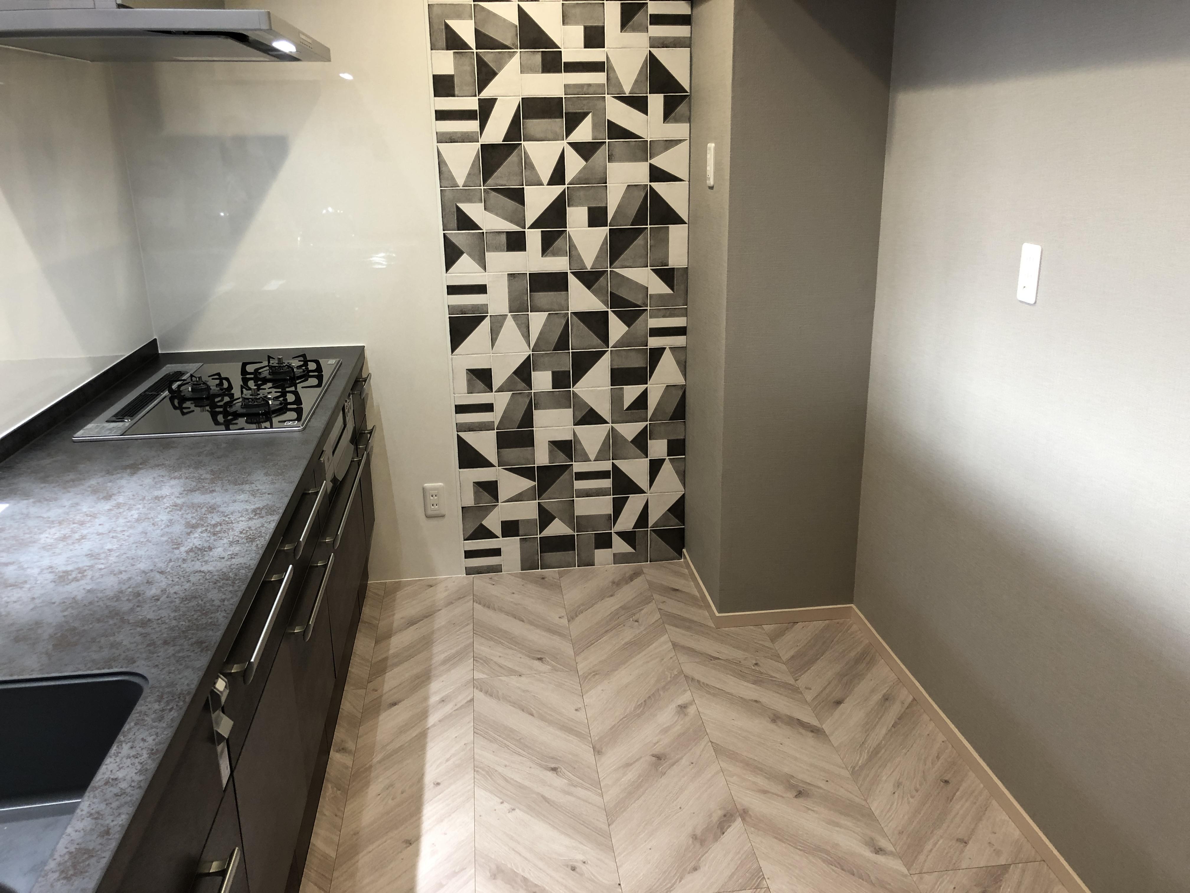 白井市 キッチン 床 クロス壁タイル張り モダンオシャレ 白井市 Lixilリフォームショップ