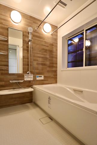 暖かく快適な浴室 【LIXIL アライズ】