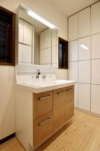 収納力のある洗面台 【LIXIL ピアラ】