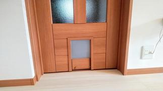 ペット用扉で猫ちゃんの出入りもスムーズ