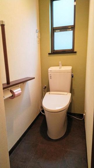 グリーンのアクセントクロスが生えるこだわりのプライベート空間。