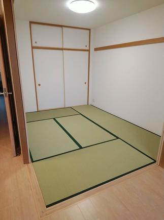 お子様のお昼寝スペースや客間にもなるリビング隣接の和室