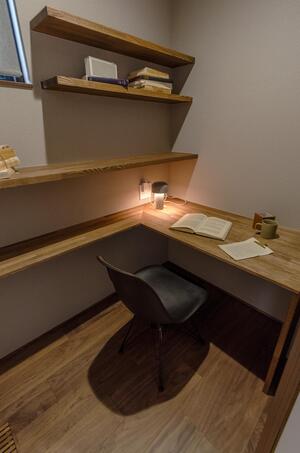 ★書斎／ワークスペース／暗い.jpg