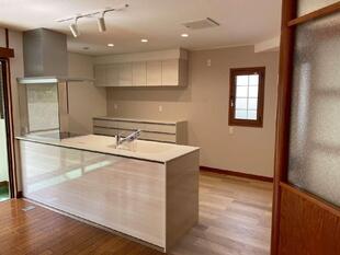 【LIXIL うわばReフロア・バニラオーク】キッチンを中心に家族をつなぐ家