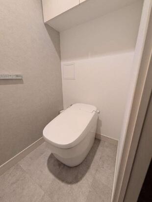 【サティスG】上質をまとう。グレージュが彩る大人のホテルライクなトイレ空間