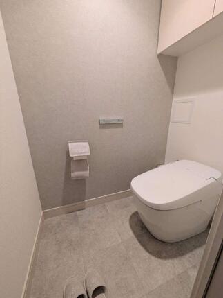 石目×大理石調でつくる、落ち着きのある素材コーディネート