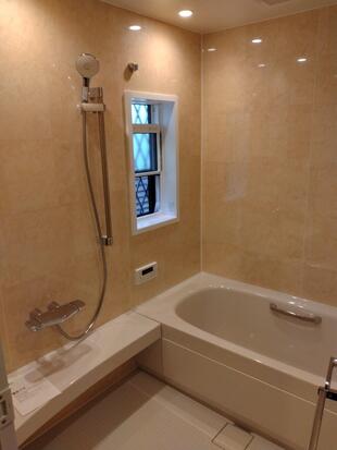 窓を小さくして断熱・快適性アップ。 リプラス・スパージュで叶える快適な浴室空間