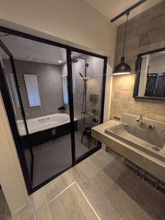 上質な質感が魅力のフロアタイル