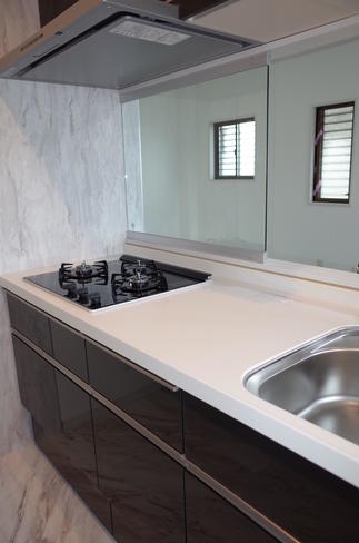 小型キッチンを対面キッチンに変更。