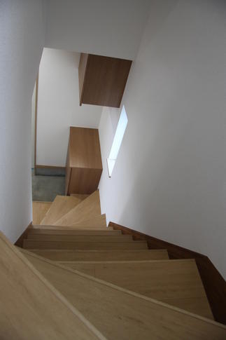 玄関・階段まわり施工後