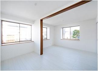 広い寝室では、書斎スペースも余裕でとれます