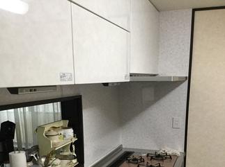 吊戸棚は全て電動昇降機能付きで普段使いにも便利です